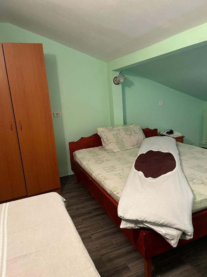 Casa Dina Hotell Băile Herculane Exteriör bild