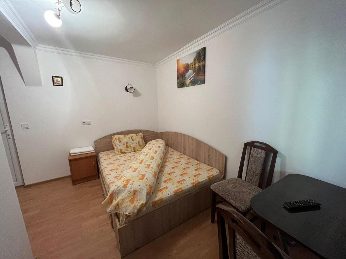 Casa Dina Hotell Băile Herculane Exteriör bild