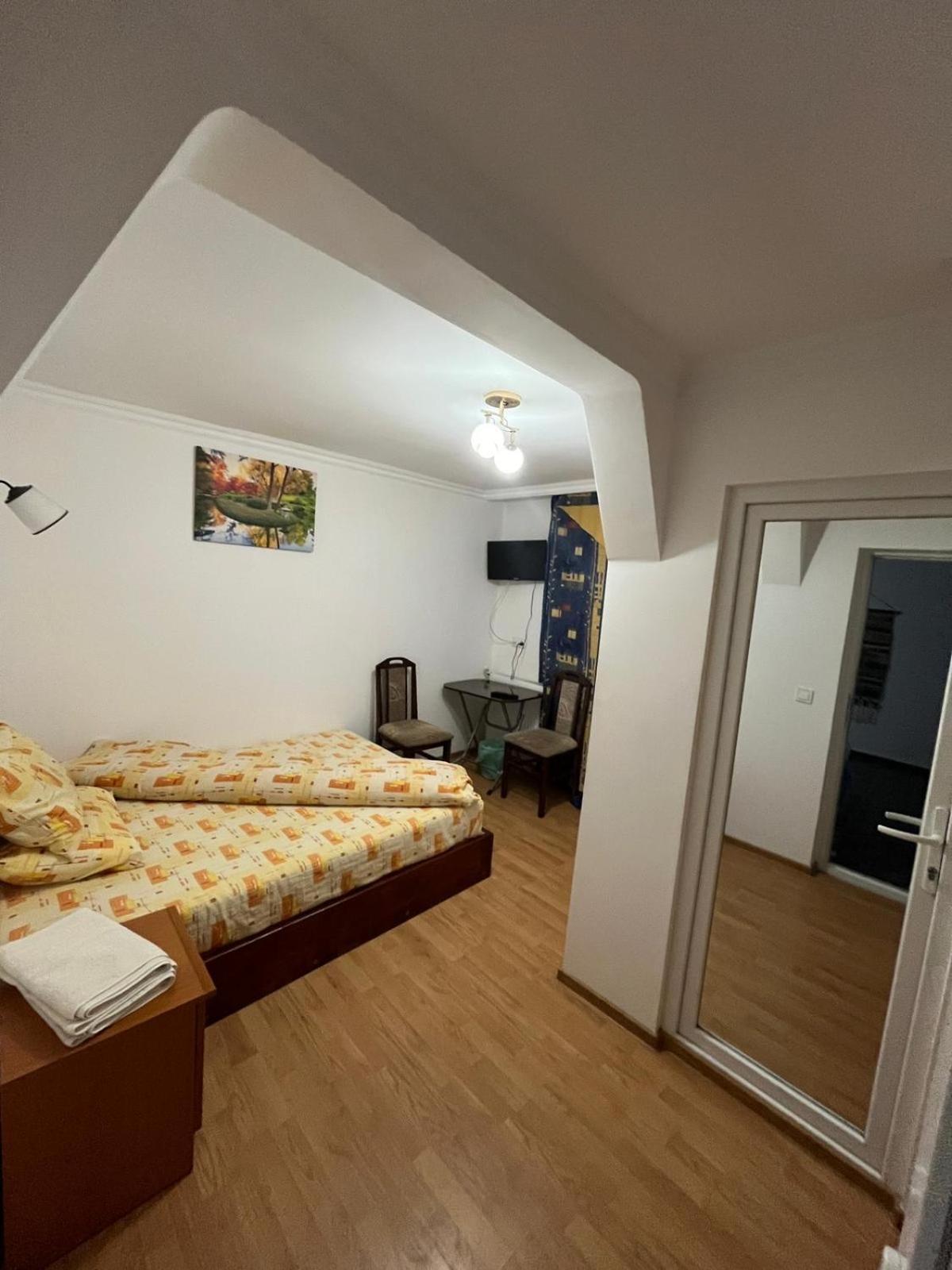 Casa Dina Hotell Băile Herculane Exteriör bild
