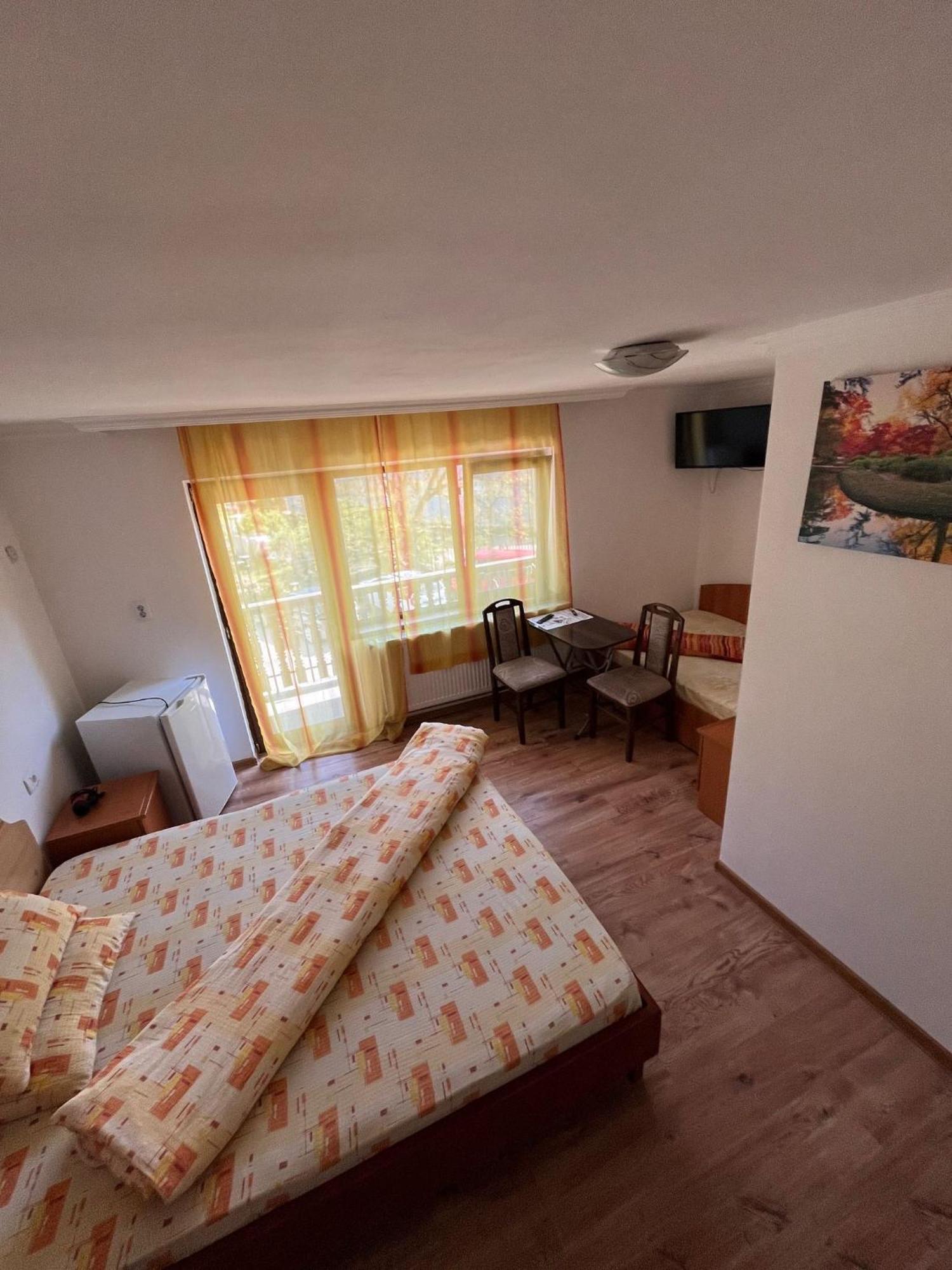 Casa Dina Hotell Băile Herculane Exteriör bild