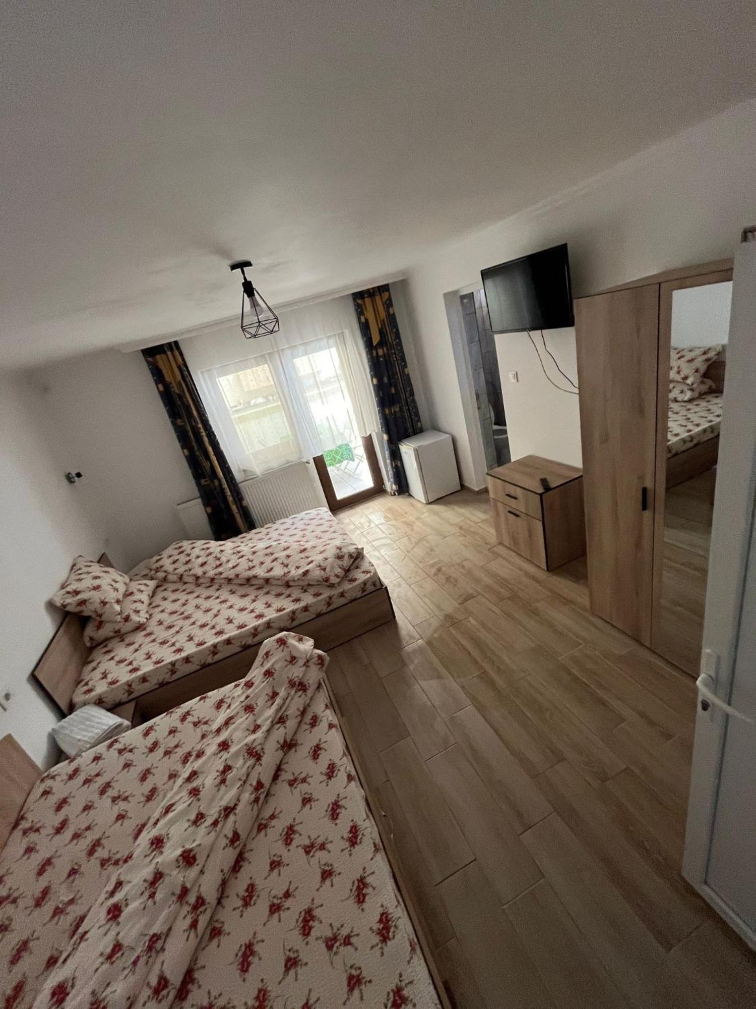 Casa Dina Hotell Băile Herculane Exteriör bild